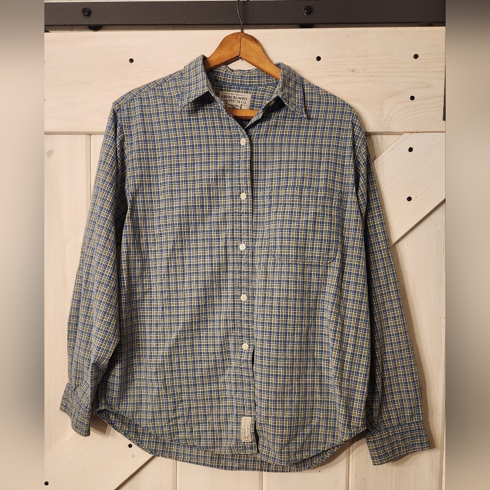 Abercrombie & Fitch Men's Plaid Button Down Shirt. Size M. True Y2K. Light Blue.
